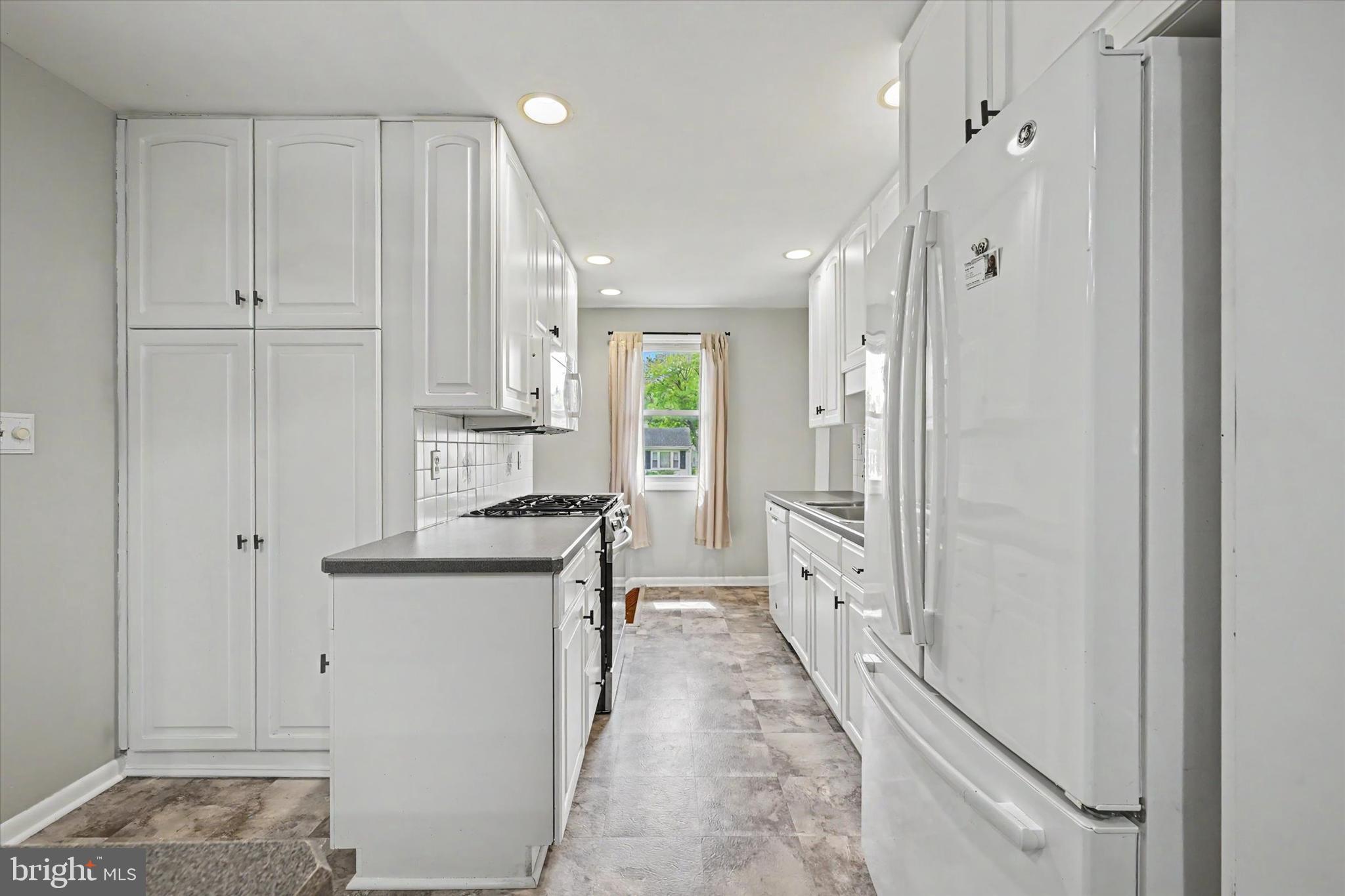 YORK MANOR - Residential