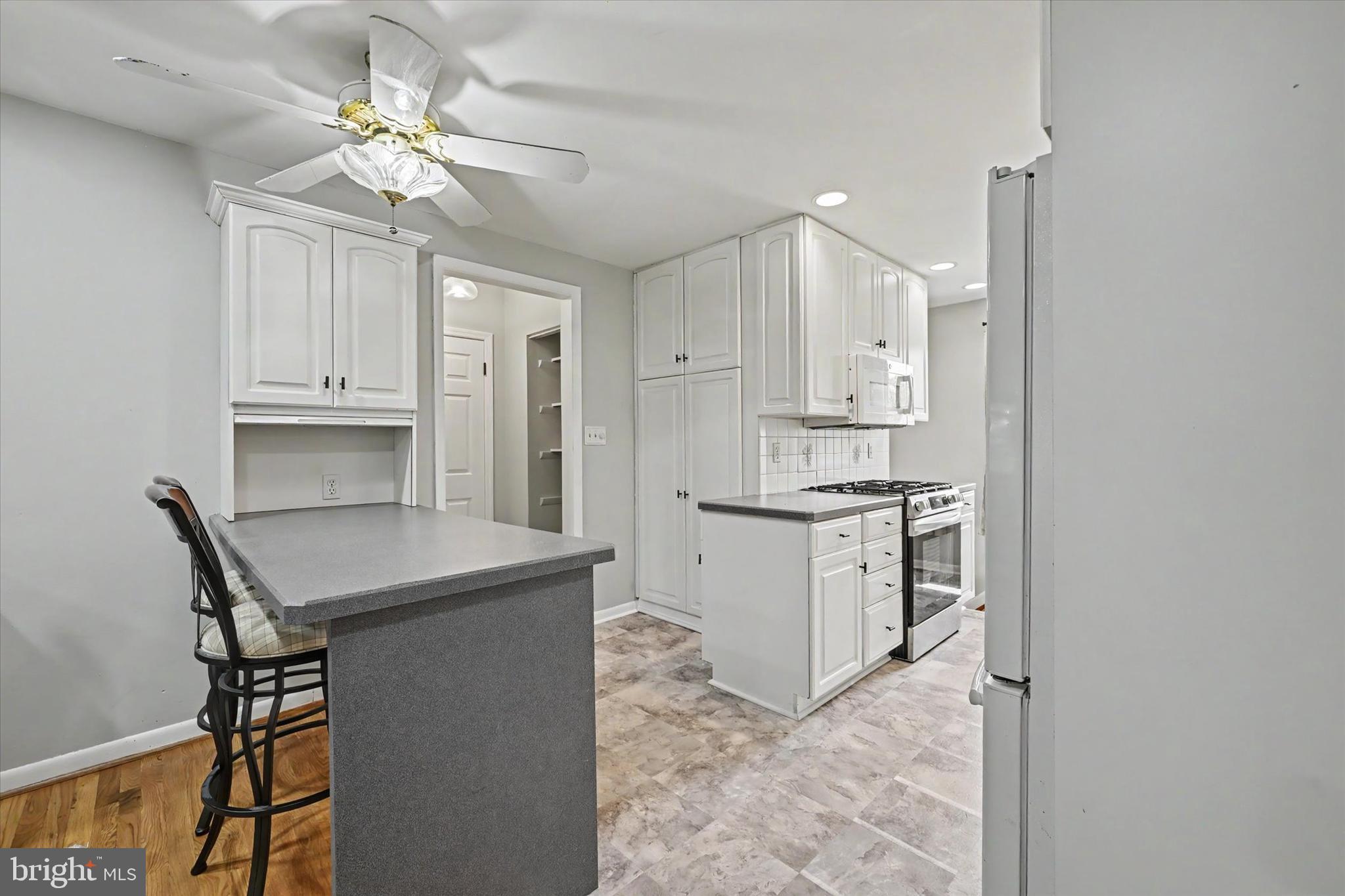 YORK MANOR - Residential