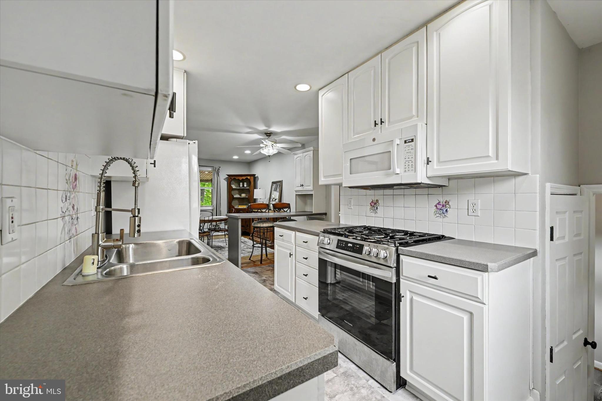 YORK MANOR - Residential