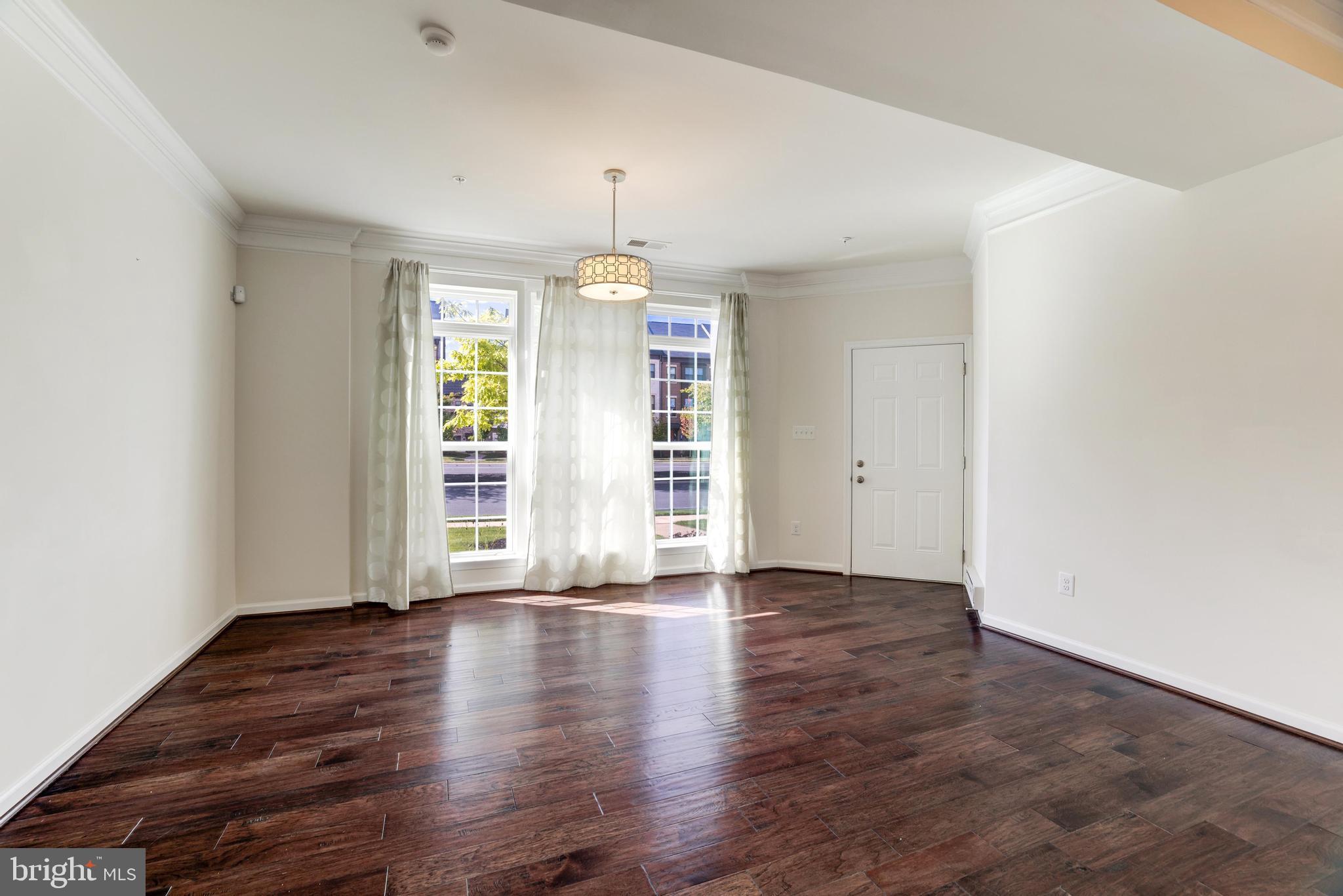 DISCOVERY SQUARE - Residential Lease