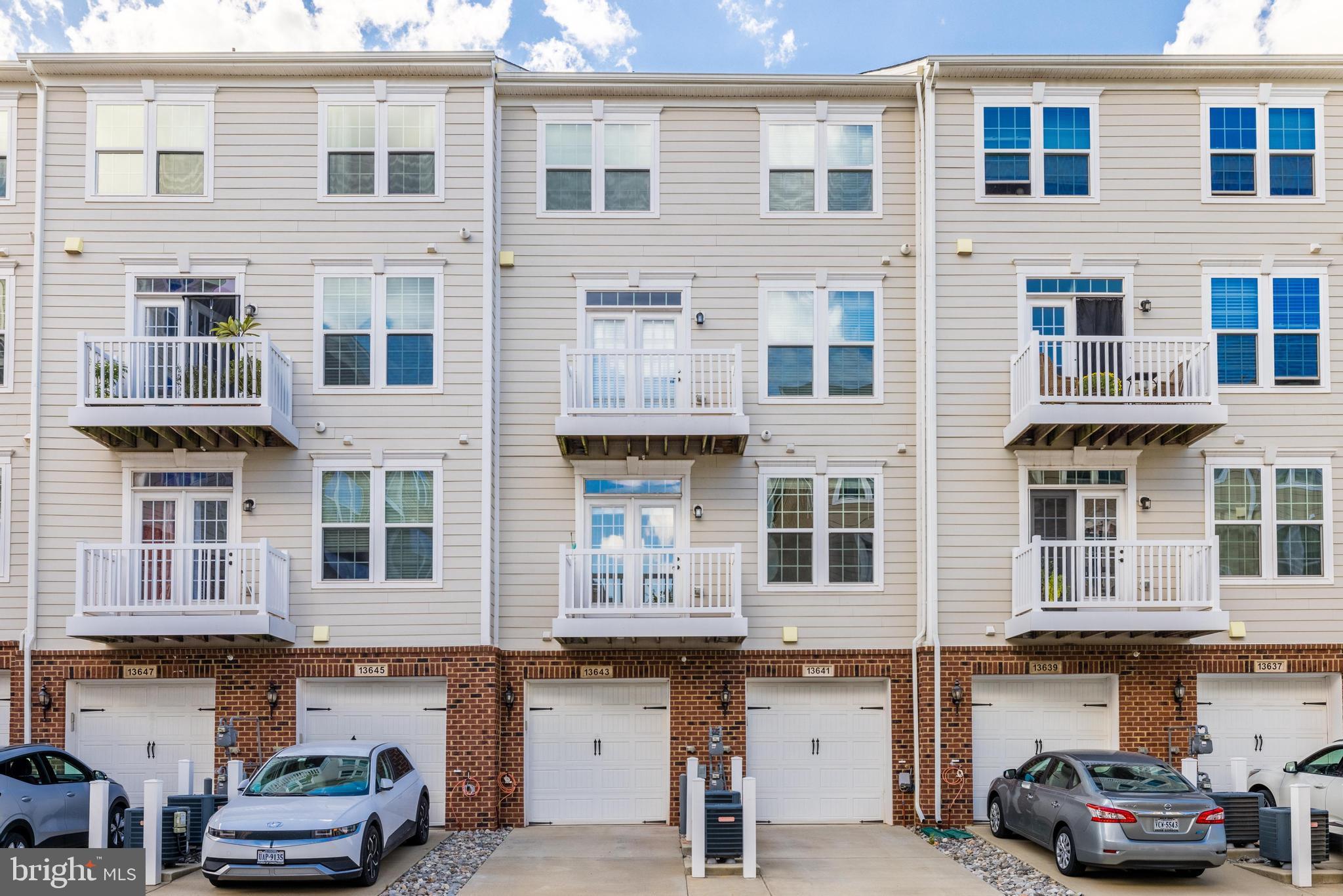 DISCOVERY SQUARE - Residential Lease