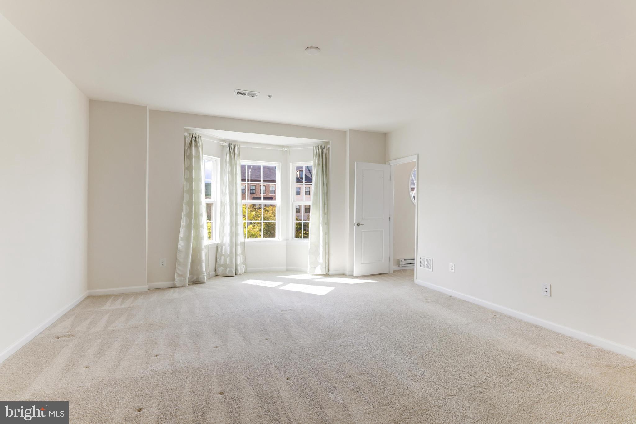 DISCOVERY SQUARE - Residential Lease