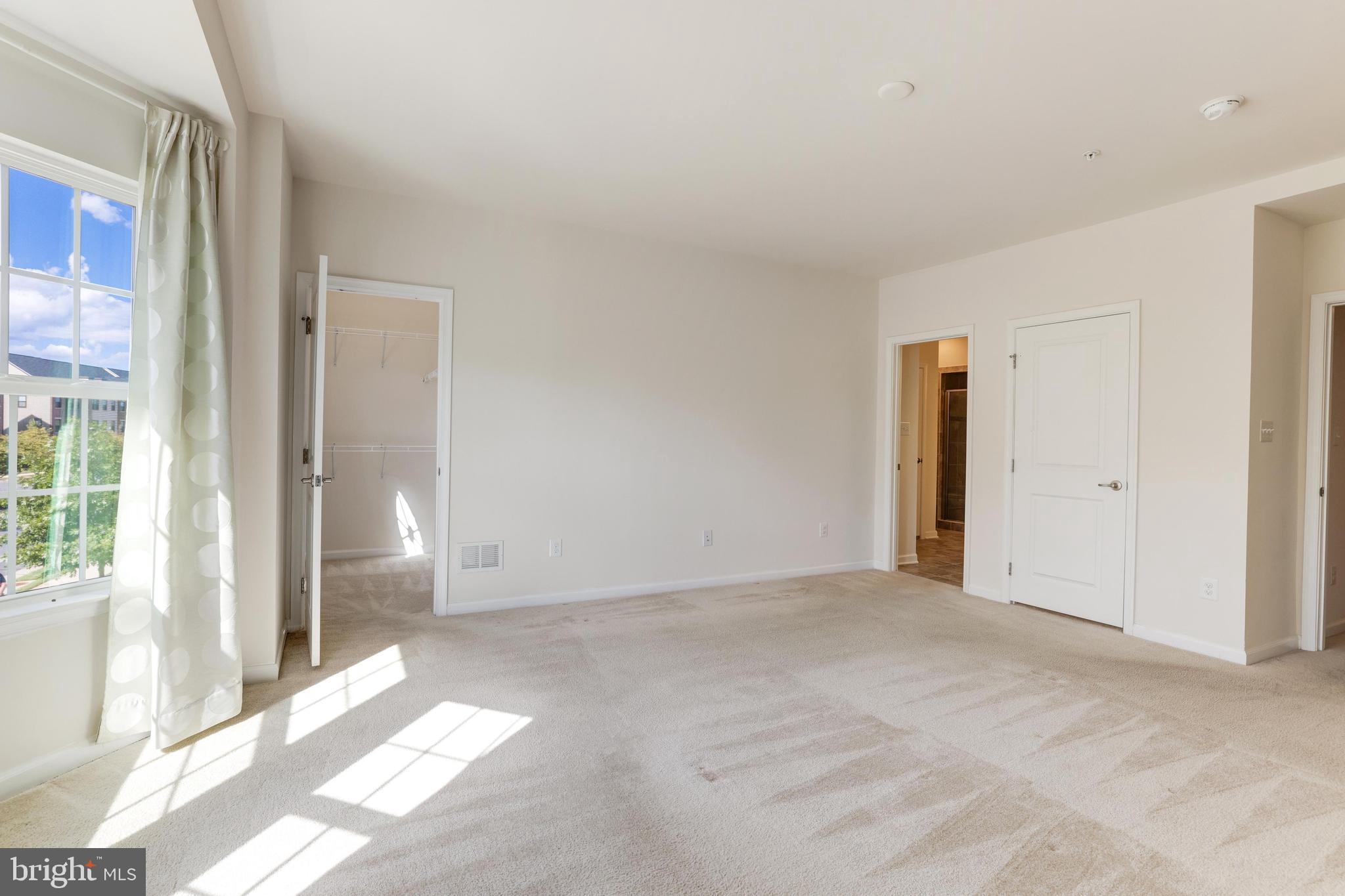 DISCOVERY SQUARE - Residential Lease