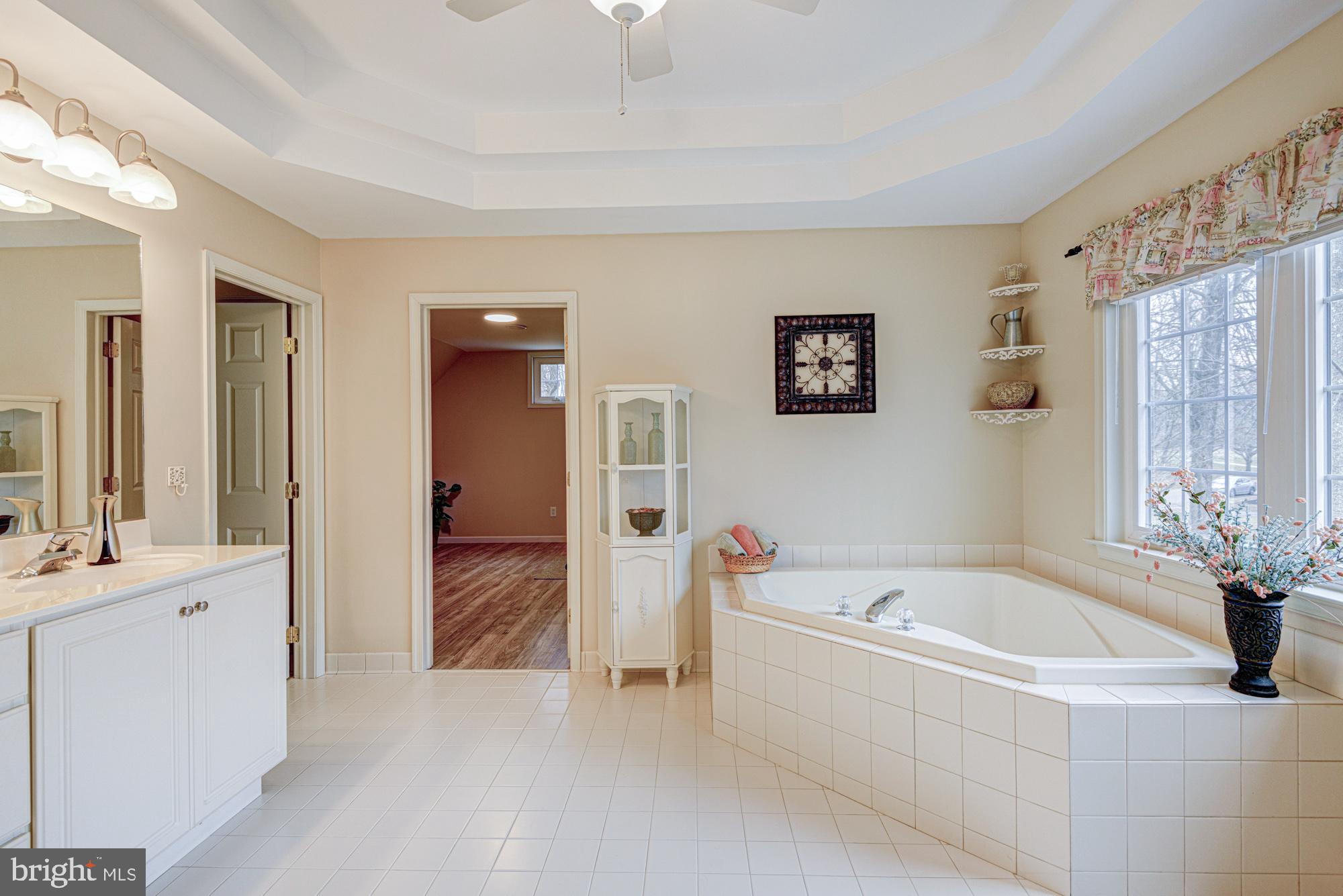 MEADOWCROFT KNOLL - Residential