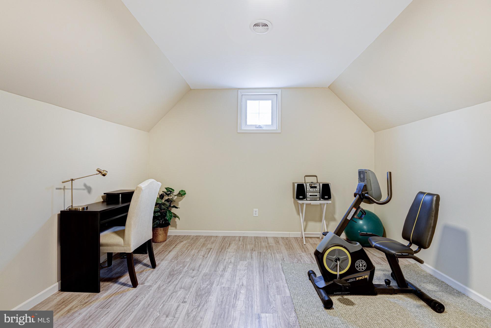 MEADOWCROFT KNOLL - Residential