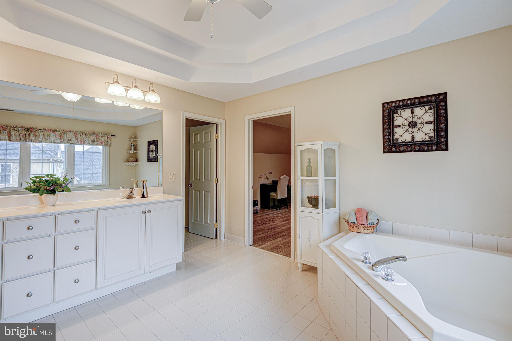 MEADOWCROFT KNOLL - Residential