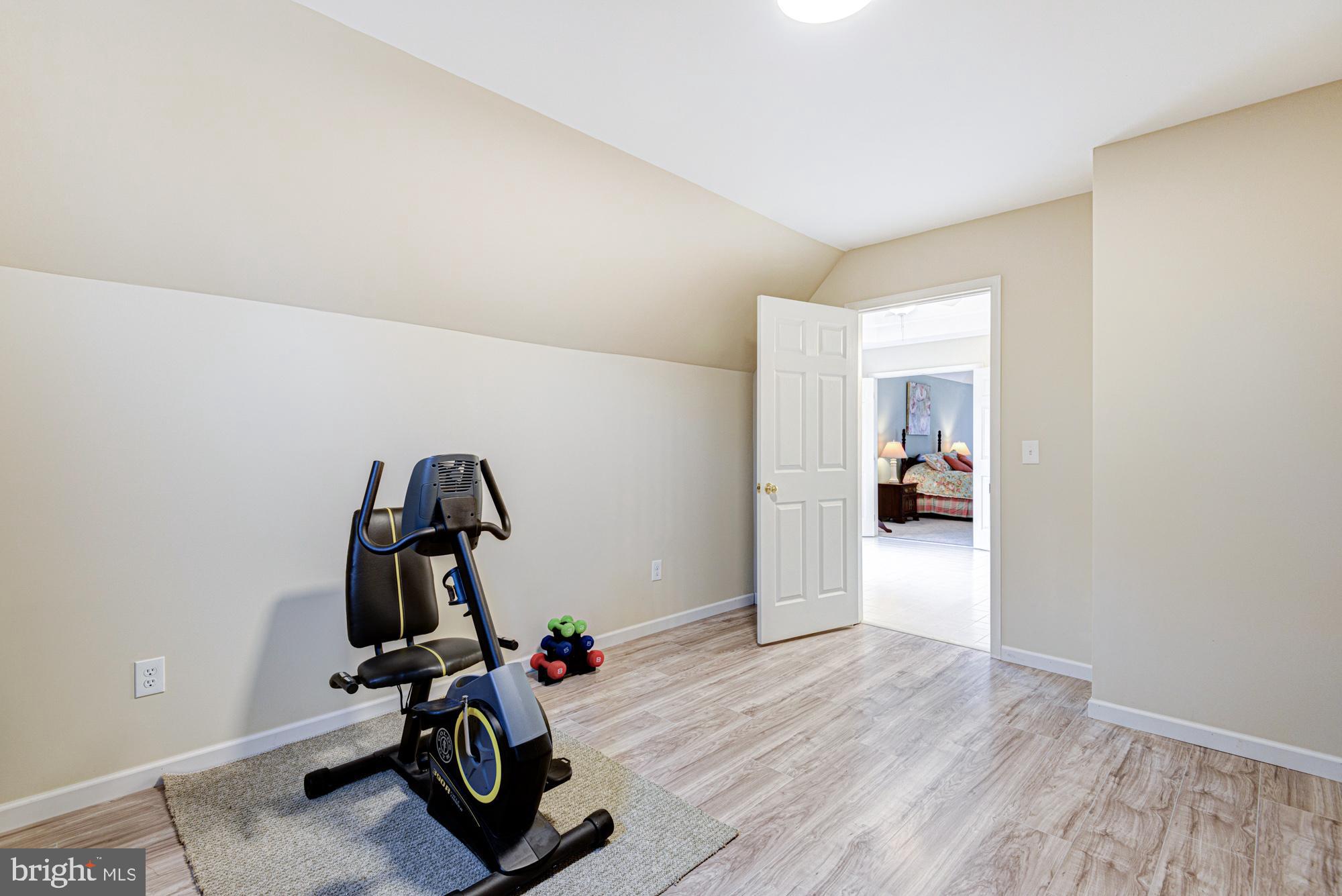 MEADOWCROFT KNOLL - Residential