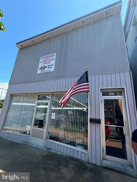 Photo of 300 Market Street, LEMOYNE, PA 17043 (MLS # PACB2048334)