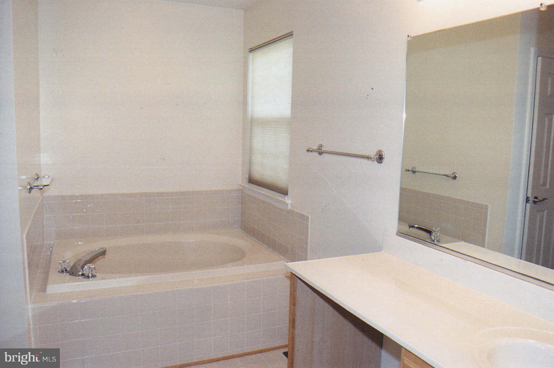 WESTBURY - Residential Lease