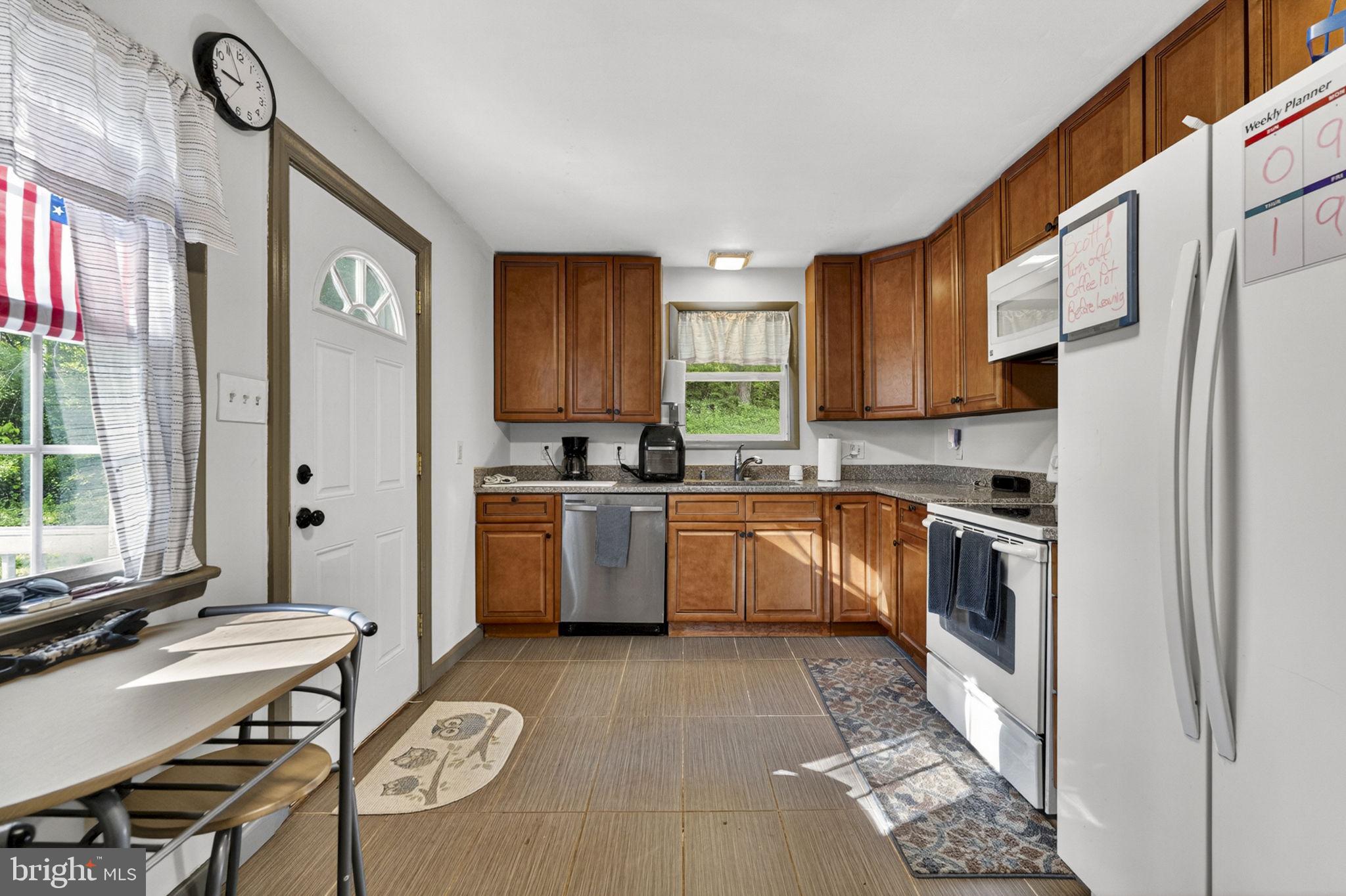 LAKE FRONT ROYAL - Residential