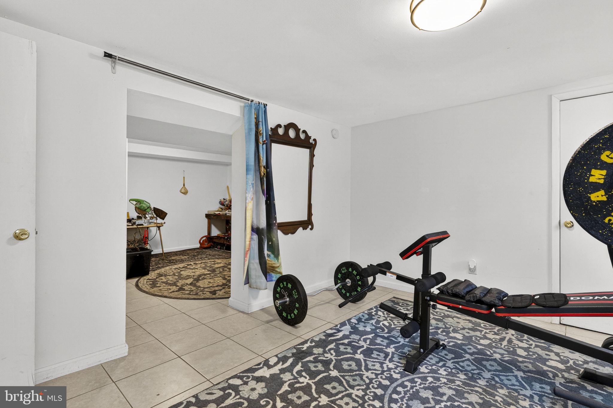 LAKE FRONT ROYAL - Residential