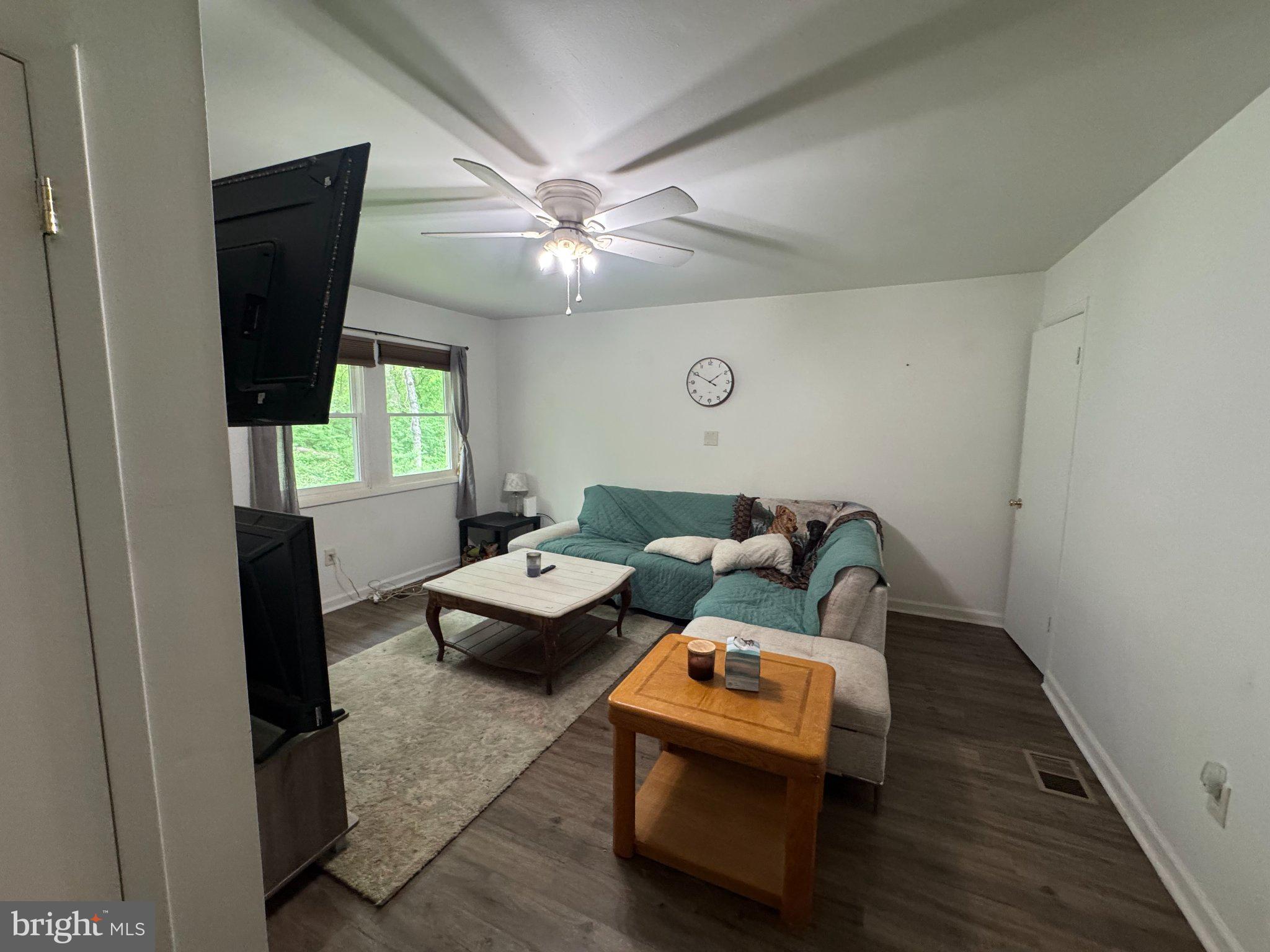 LAKE FRONT ROYAL - Residential