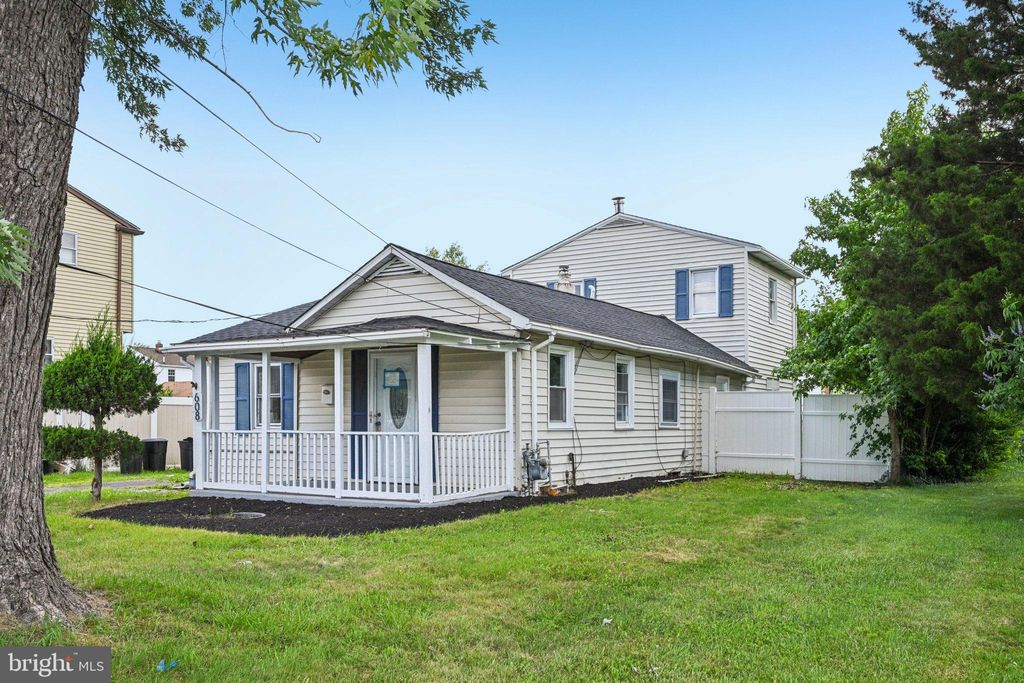 Photo of 608 Milmont Avenue, FOLSOM, PA 19033 (MLS # PADE2096292)