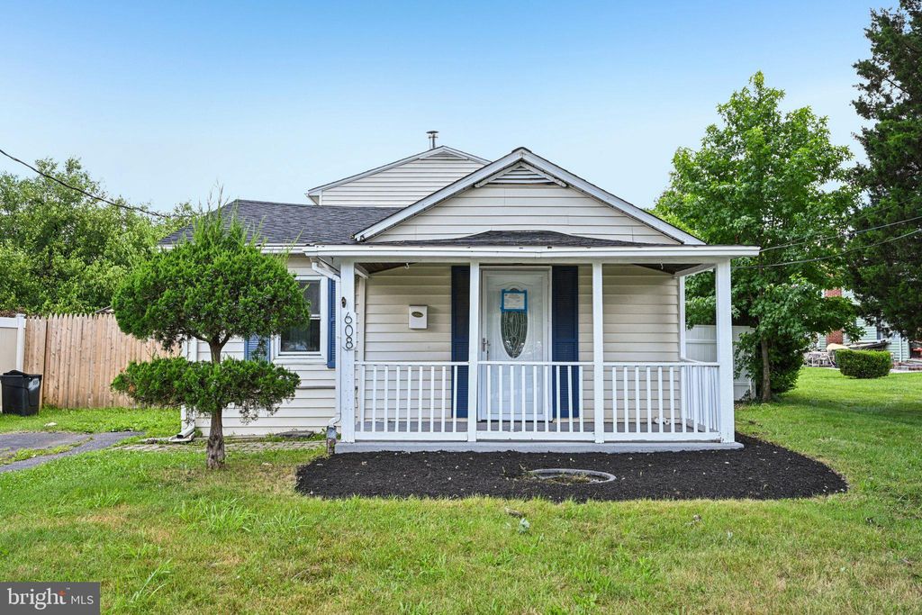 Photo of 608 Milmont Avenue, FOLSOM, PA 19033 (MLS # PADE2096292)