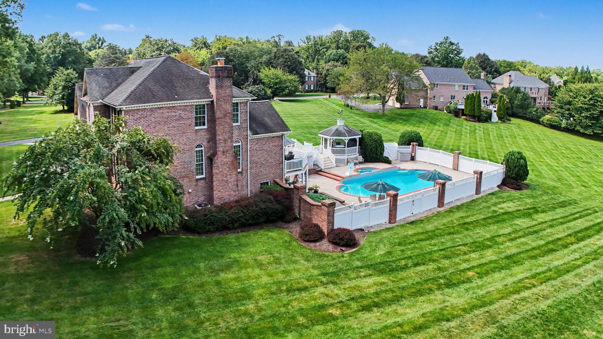 948 GLENANGUS DRIVE