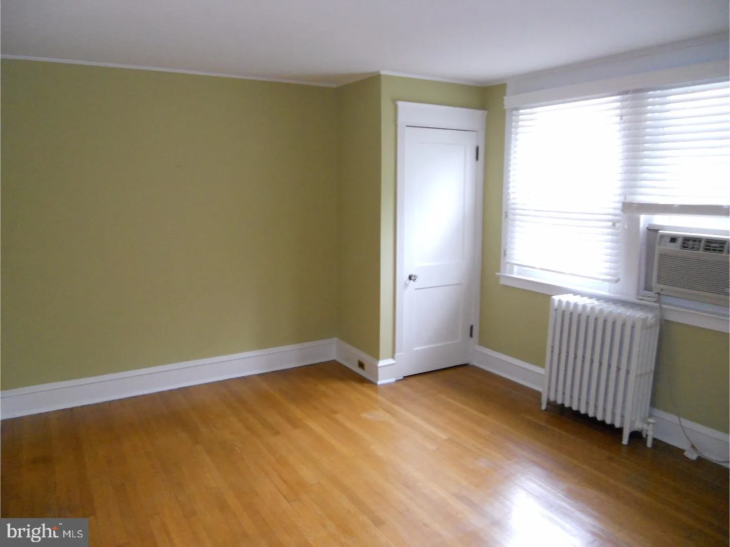 Philadelphia, Pennsylvania 19129, United States, 2 Bedrooms Bedrooms, ,1 BathroomBathrooms,Residential,Pending,9305