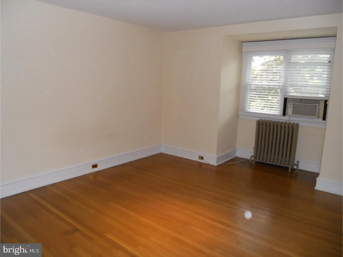 Philadelphia, Pennsylvania 19129, United States, 2 Bedrooms Bedrooms, ,1 BathroomBathrooms,Residential,Pending,9305