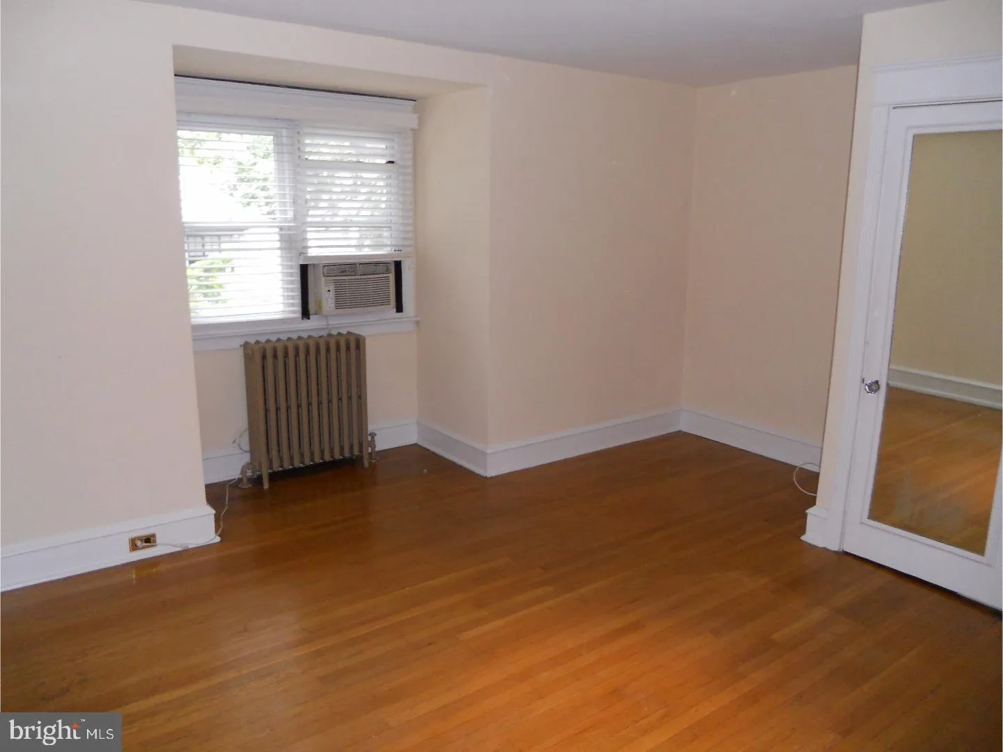 Philadelphia, Pennsylvania 19129, United States, 2 Bedrooms Bedrooms, ,1 BathroomBathrooms,Residential,Pending,9305