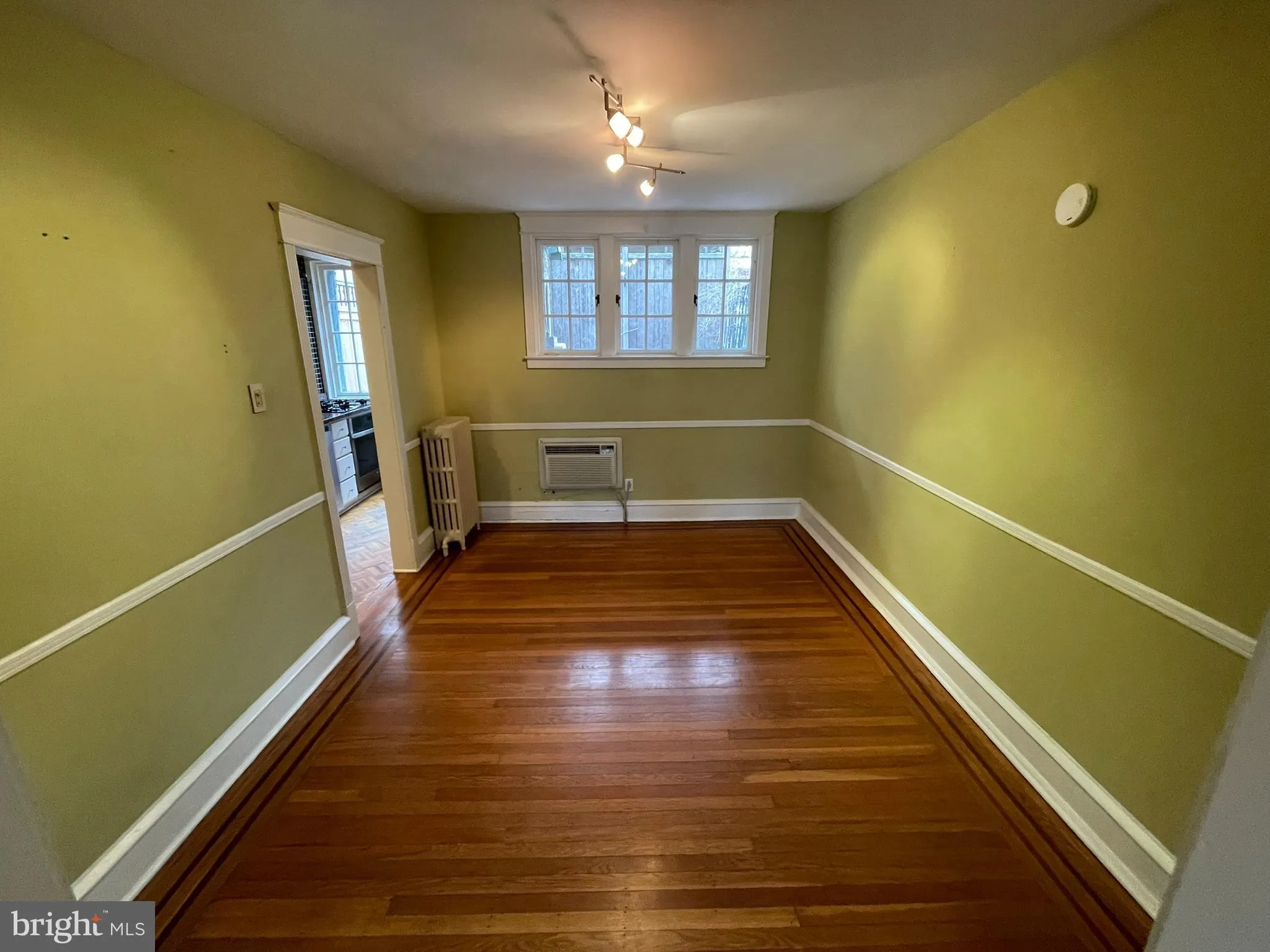 Philadelphia, Pennsylvania 19129, United States, 2 Bedrooms Bedrooms, ,1 BathroomBathrooms,Residential,Pending,9305