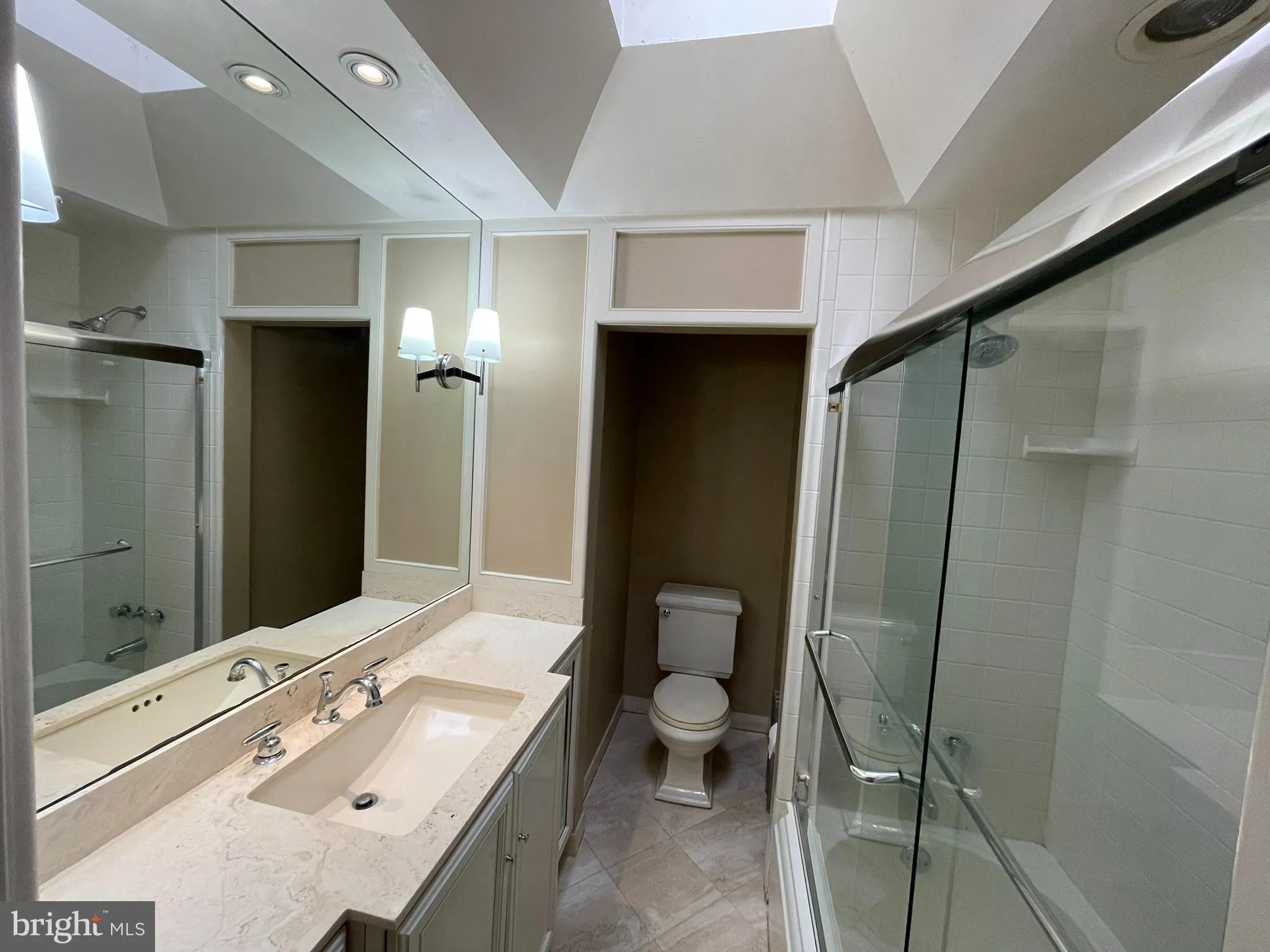 Philadelphia, Pennsylvania 19129, United States, 2 Bedrooms Bedrooms, ,1 BathroomBathrooms,Residential,Pending,9305