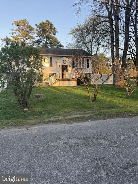 207 NAVAJO TRAIL BROWNS MILLS NJ 08015