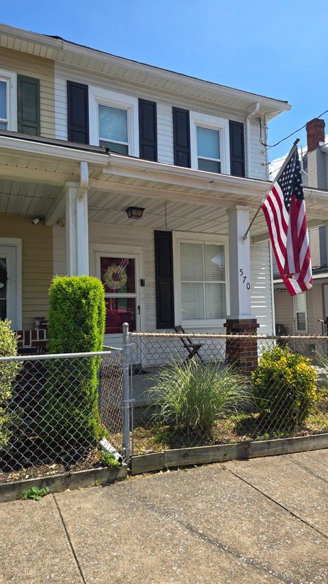Townhouse For Sale - 570 Highland Street<br/> HARRISBURG, PA 17113