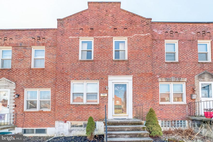 Sun Light to Sun Room, this Traditionally Charming Ridgeleigh Townhome Abounds With Natural Light! Updated 3 Bedroom, 2 Baths, Sunroom, Formal Living and Dining Room, Family Room With Private Bath, Updated Kitchen Includes Stainless Steel Appliances With Access to Sun Room. Walls of Windows Complement the Sun Room and Rear Yard. Access to Lower Level Through the Kitchen and Sun Room. Spacious Laundry Center With Wash Tub and Ample Room for Hanging Clothes. Home Ownership Made  Easy!