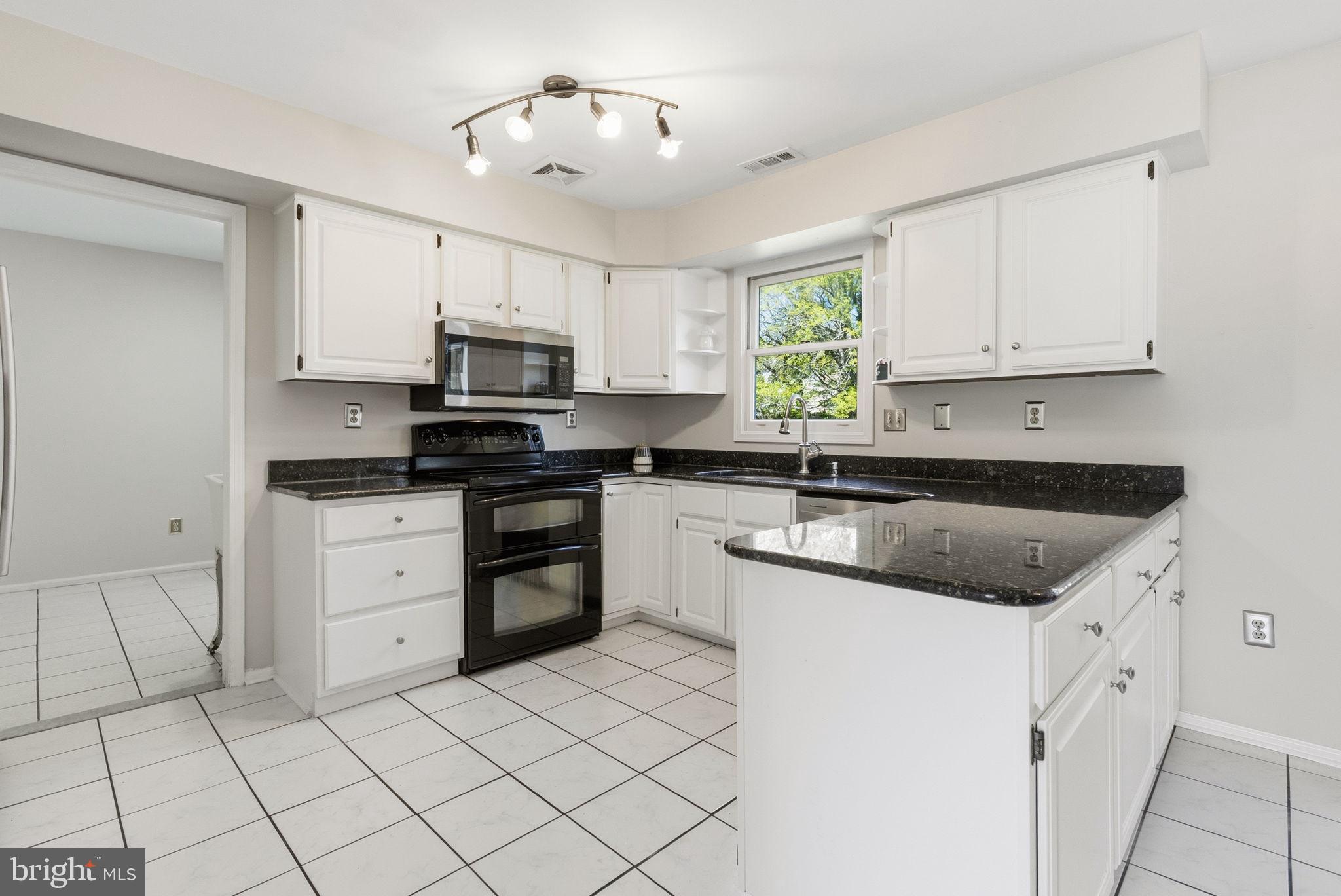 BARCLAY HILLS - Residential