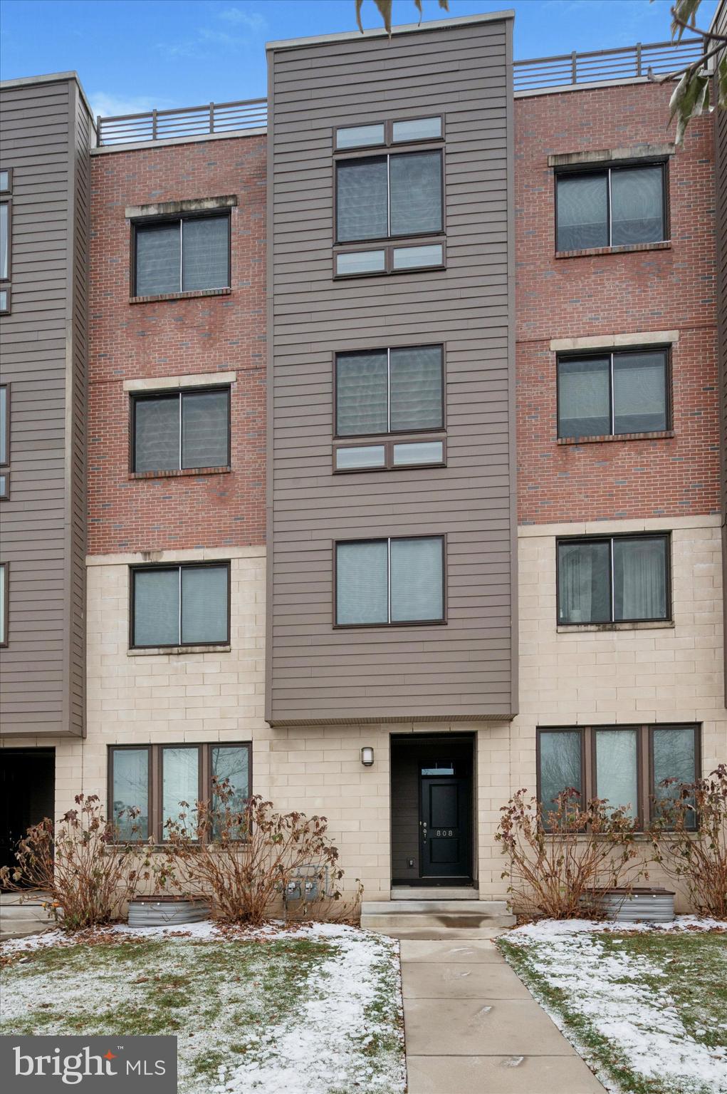 BROWNSTONES AT VF - Residential Lease