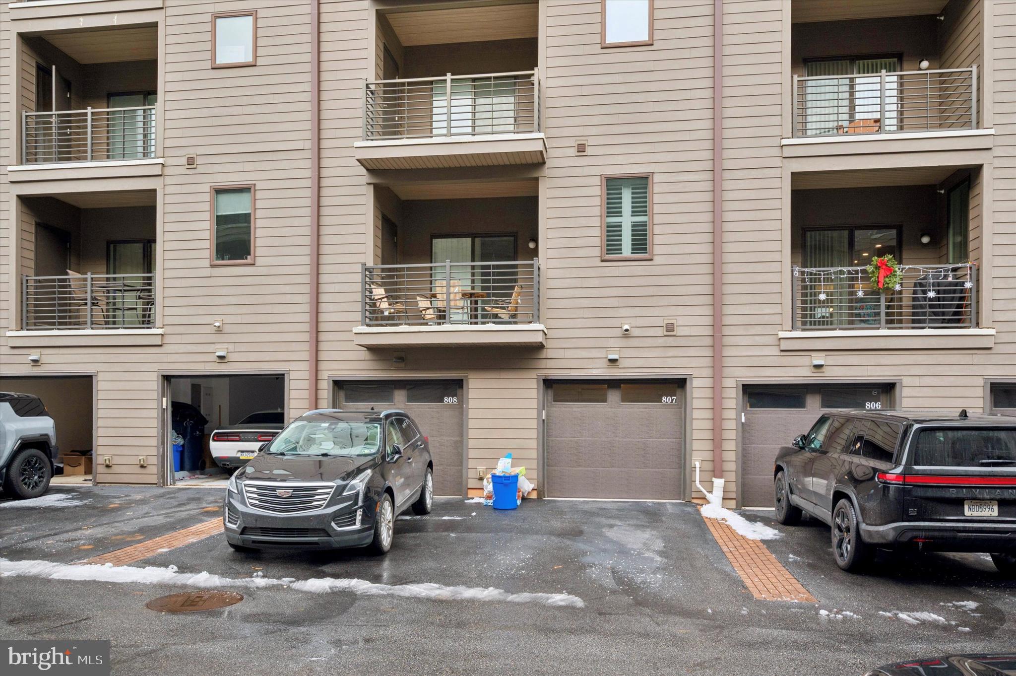 BROWNSTONES AT VF - Residential Lease