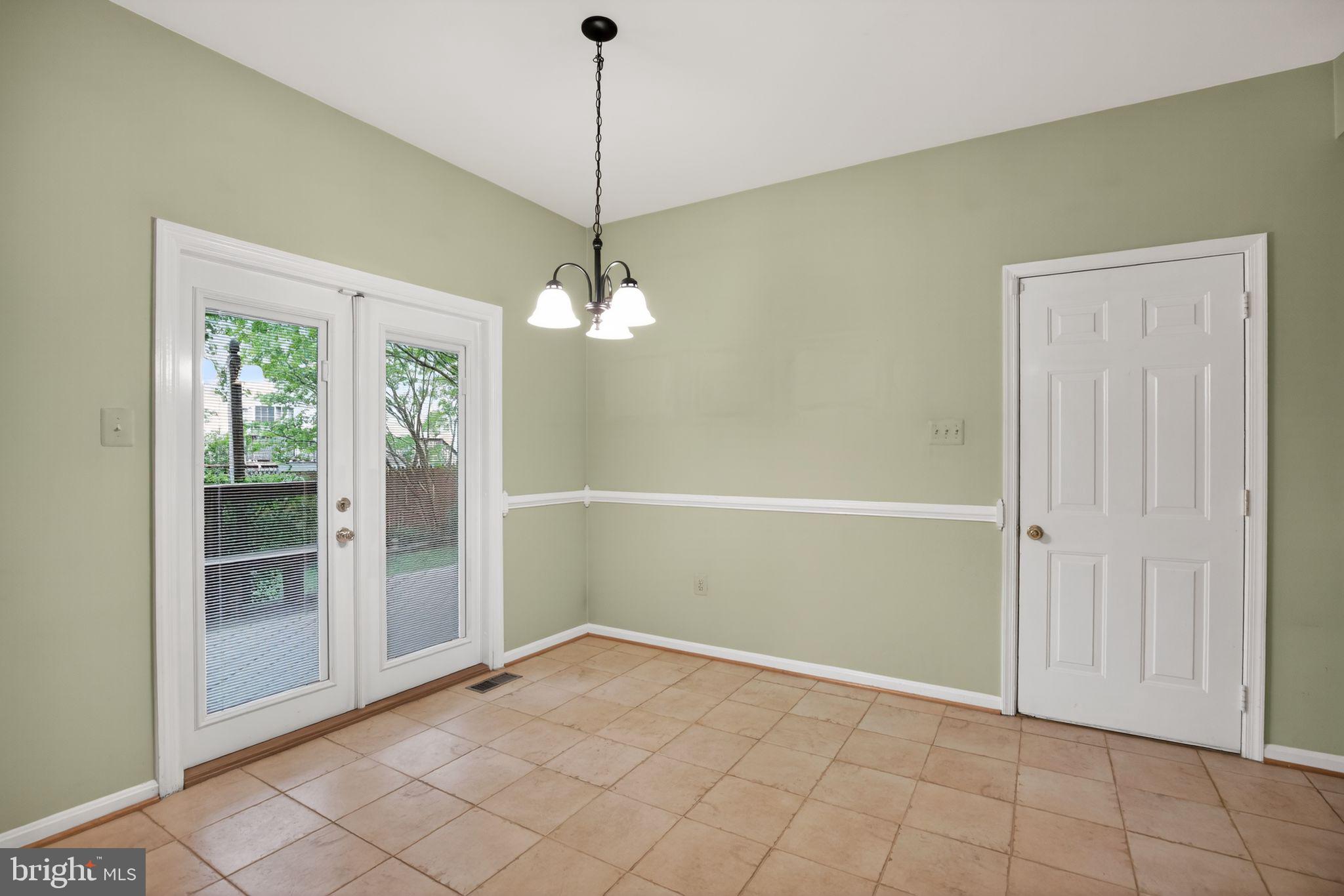 WESTBURY PUB - Residential