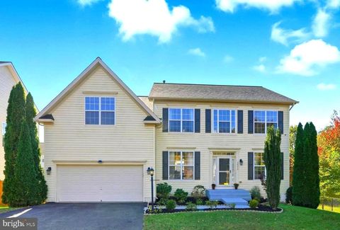Photo of 14979 Hopewells Landing Drive, GAINESVILLE, VA 20155 (MLS # VAPW2118858)