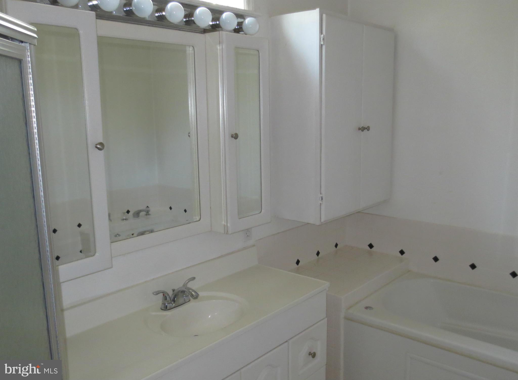 HILLANDALE - Residential