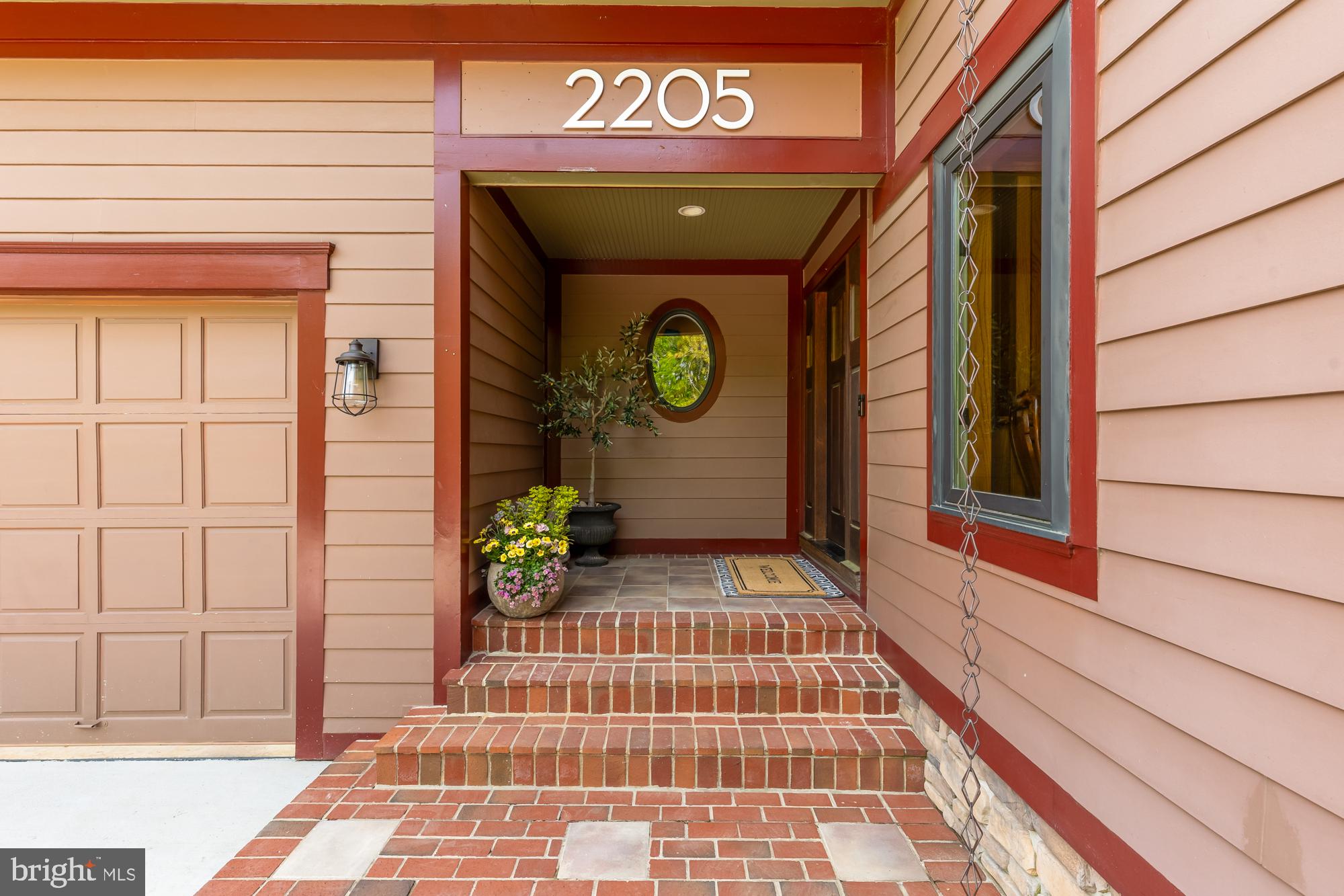 2205 IVOR LANE