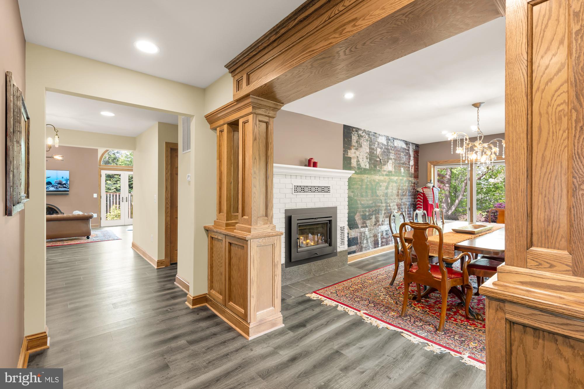 2205 IVOR LANE