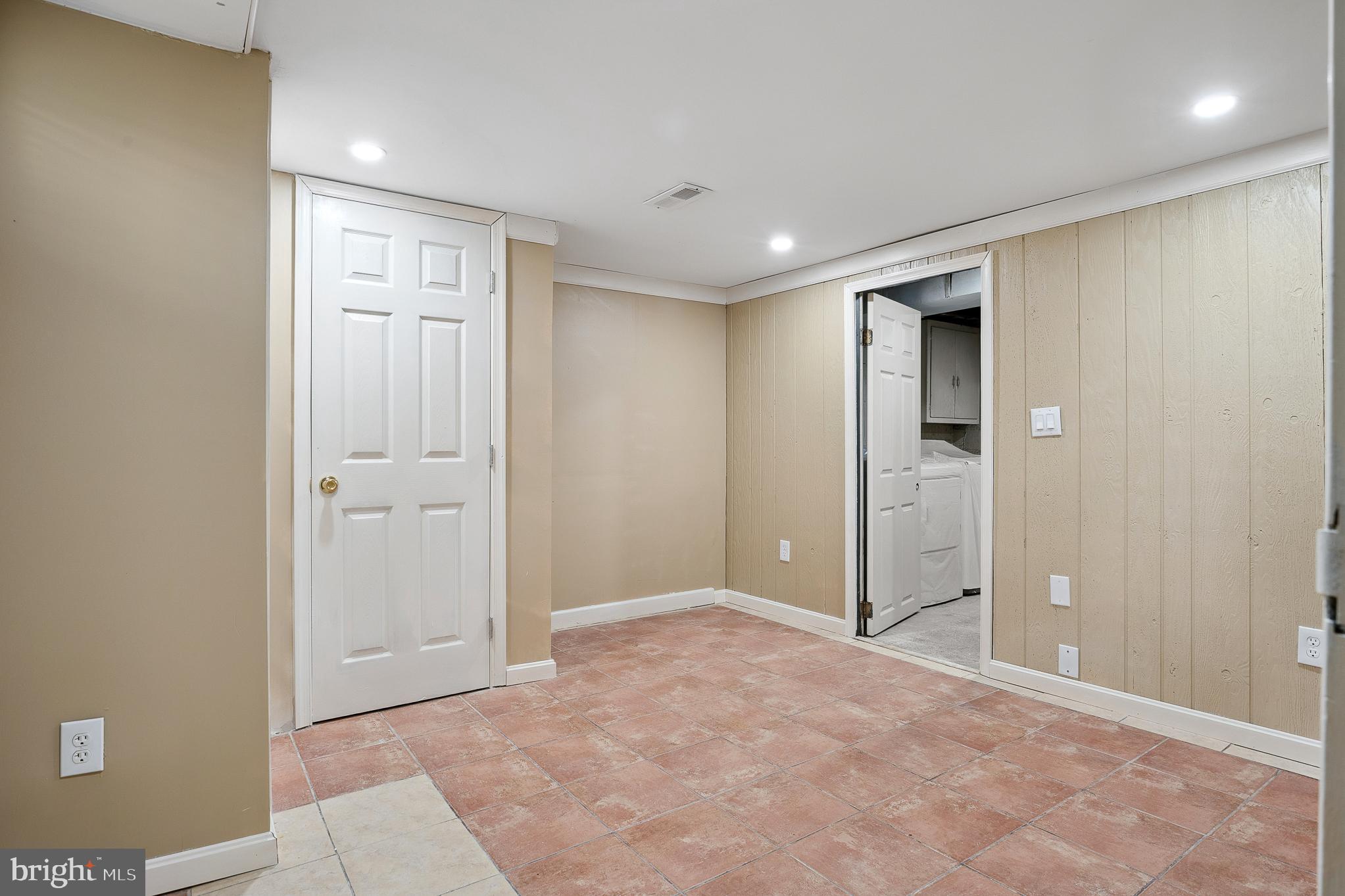 ARUNDEL VILLAGE - Residential Lease