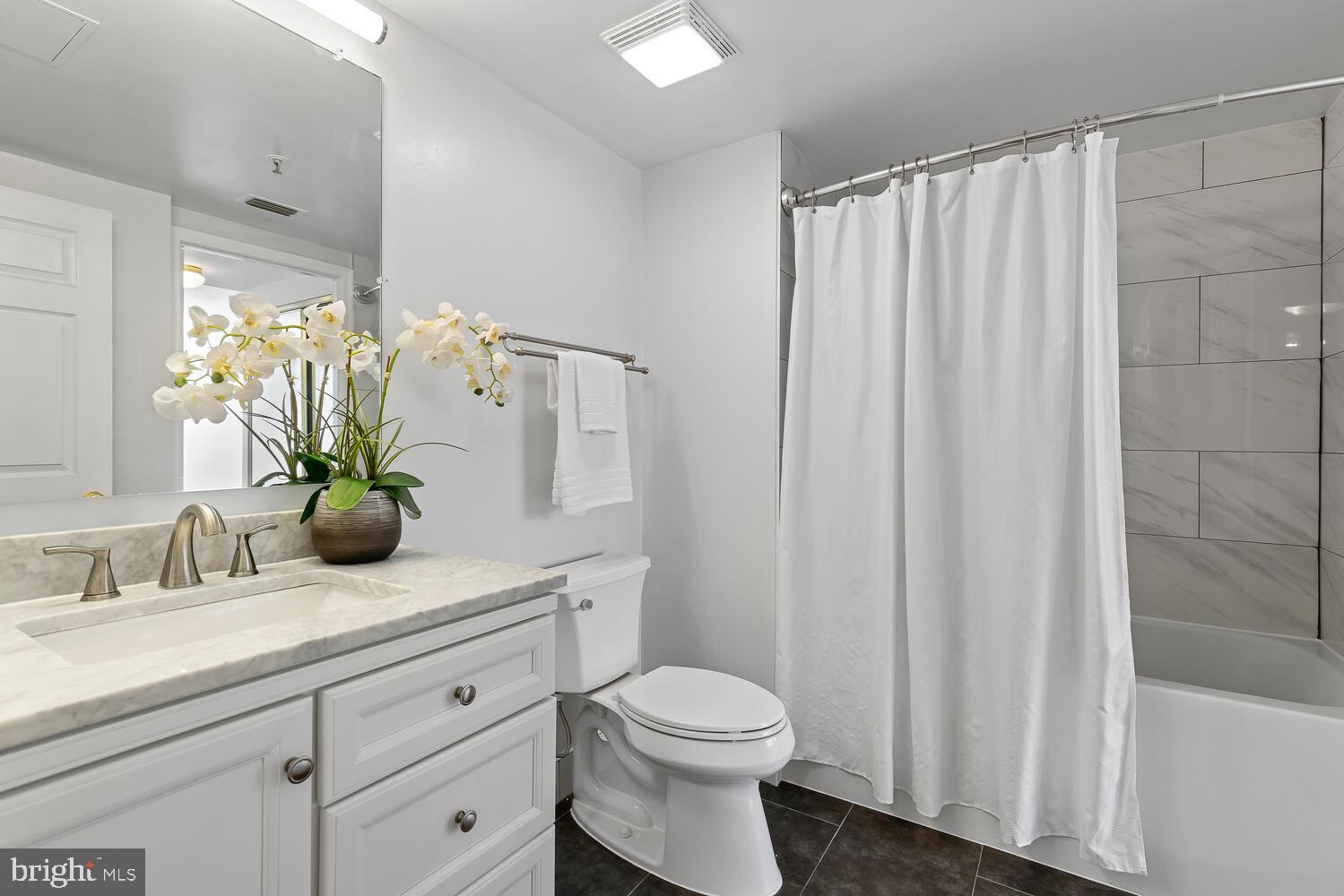 LEXINGTON SQUARE - Residential Lease