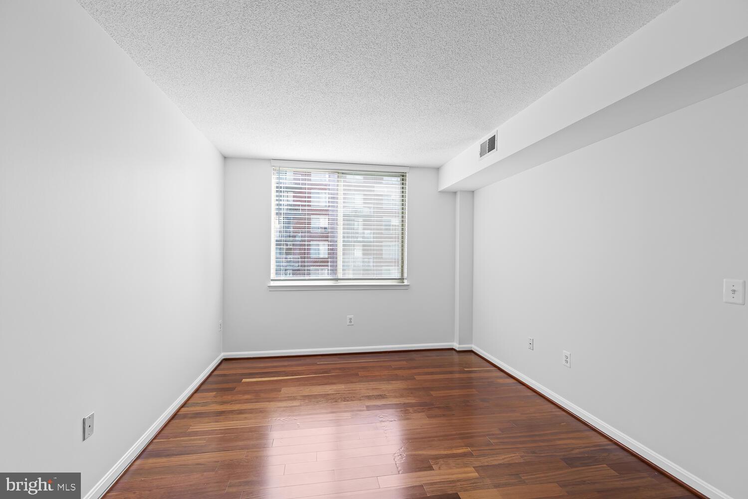 LEXINGTON SQUARE - Residential Lease