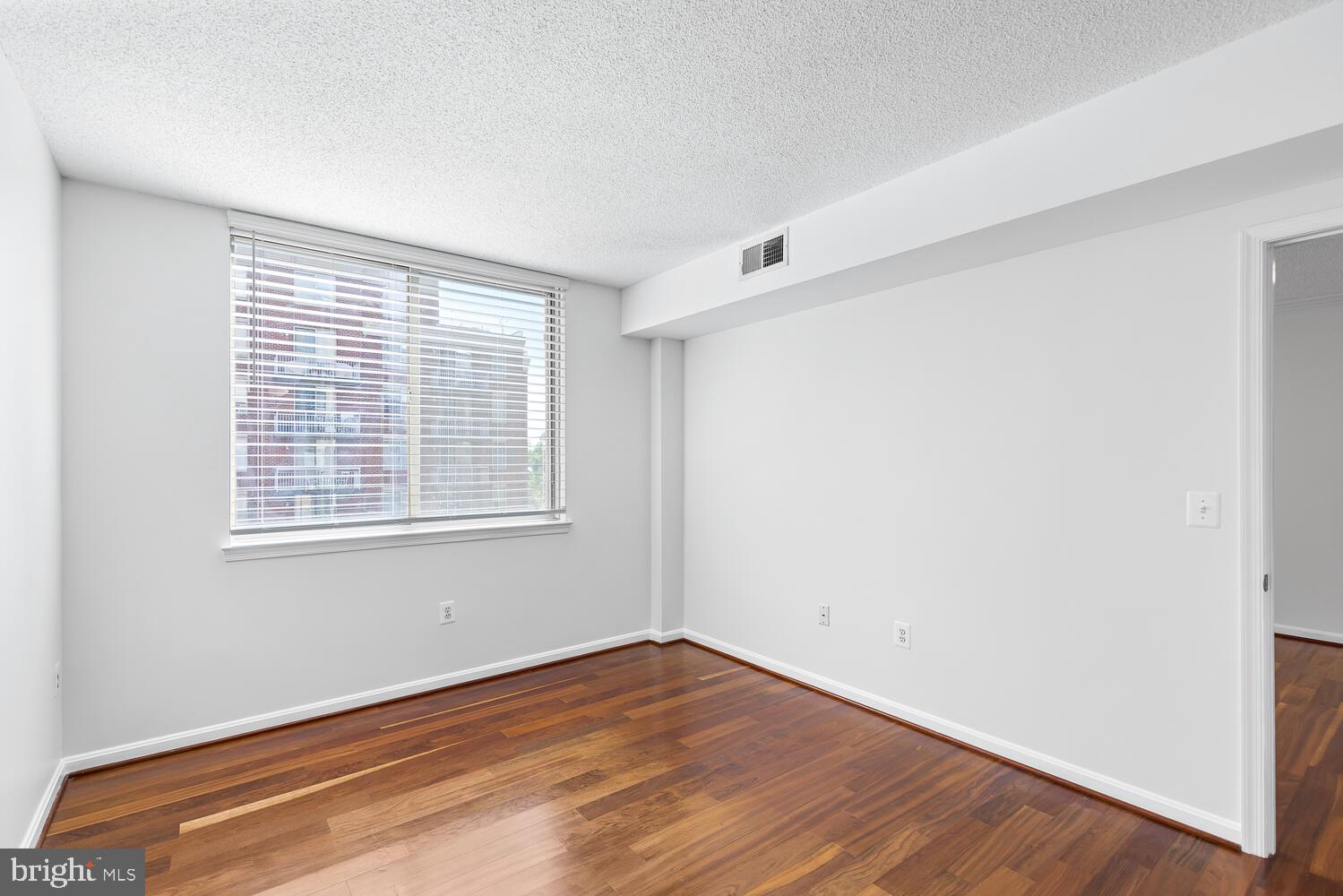 LEXINGTON SQUARE - Residential Lease