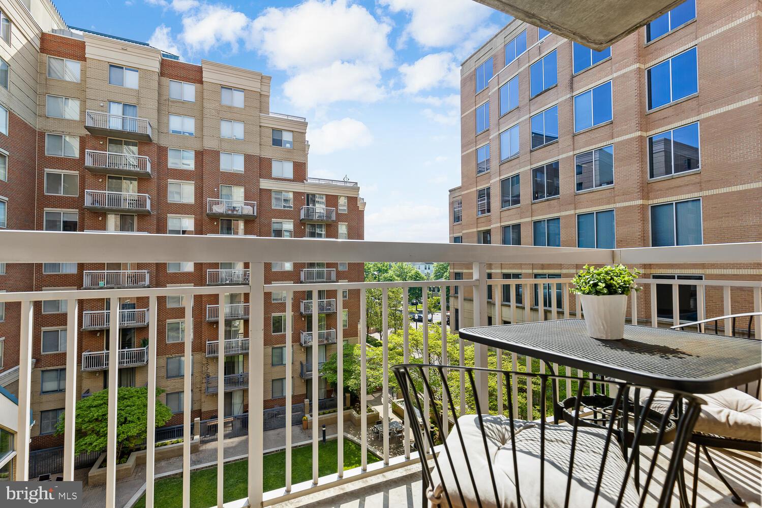 LEXINGTON SQUARE - Residential Lease