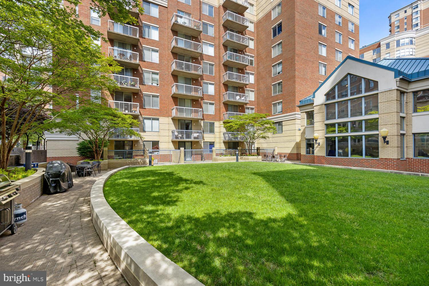 LEXINGTON SQUARE - Residential Lease