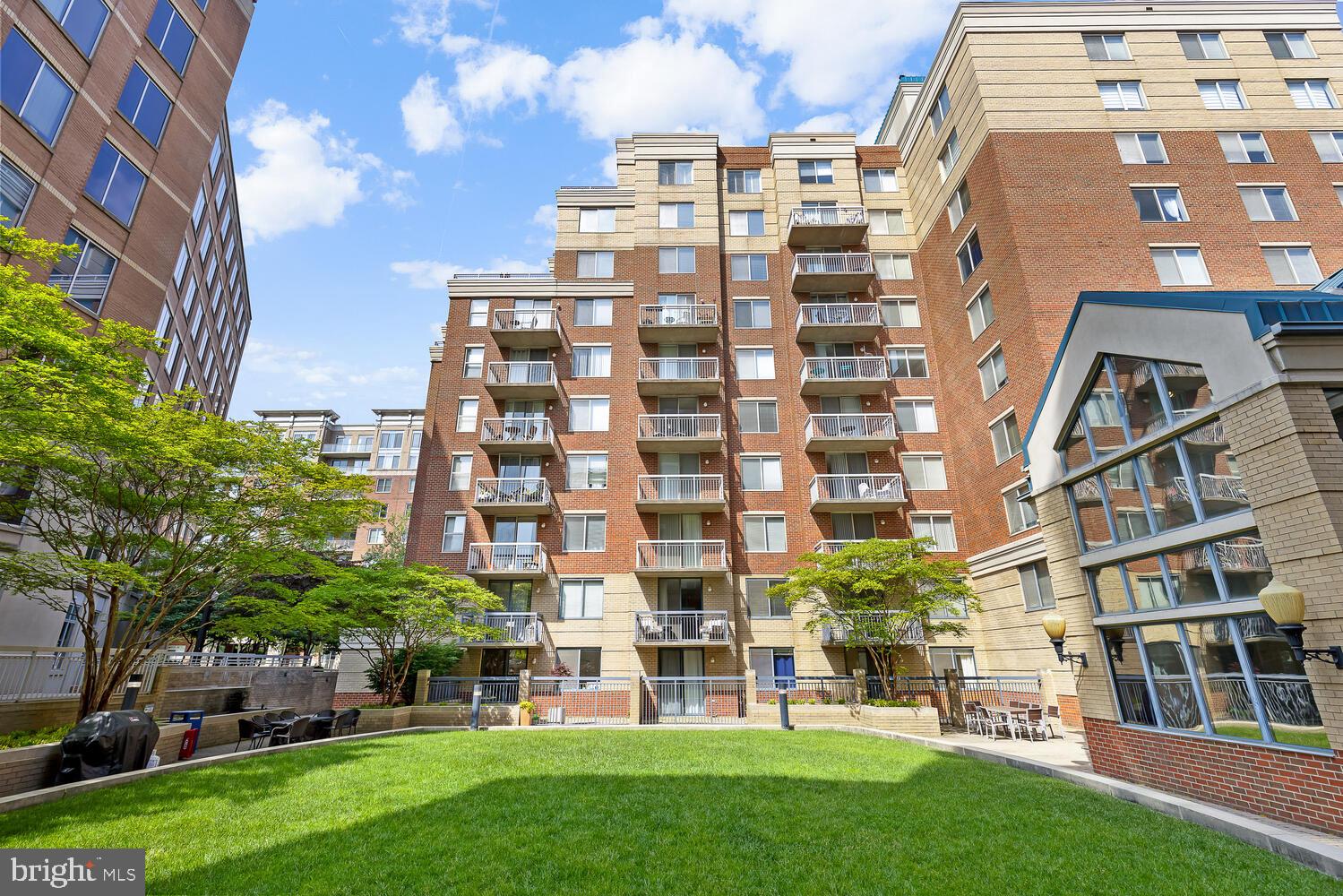 LEXINGTON SQUARE - Residential Lease