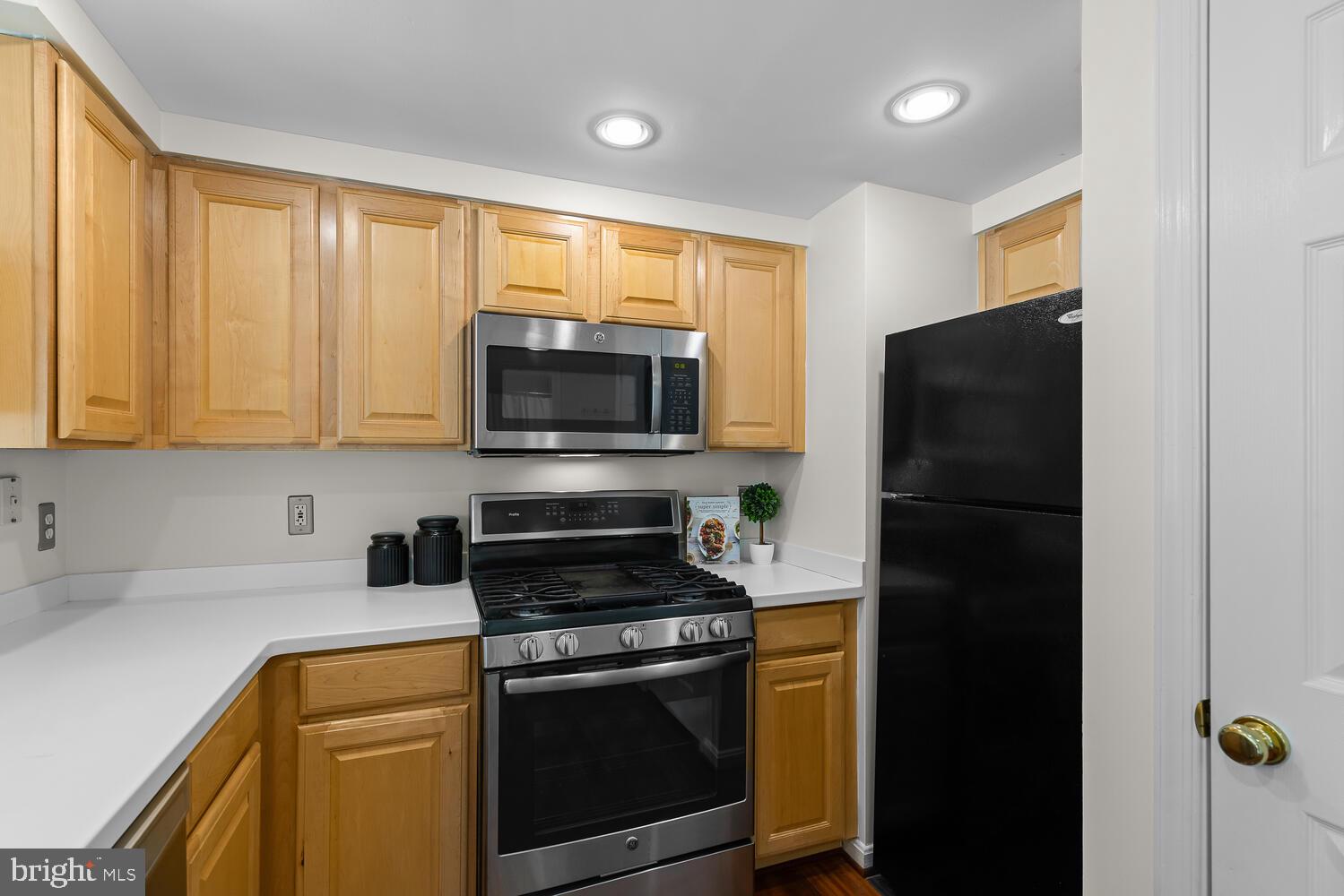 LEXINGTON SQUARE - Residential Lease