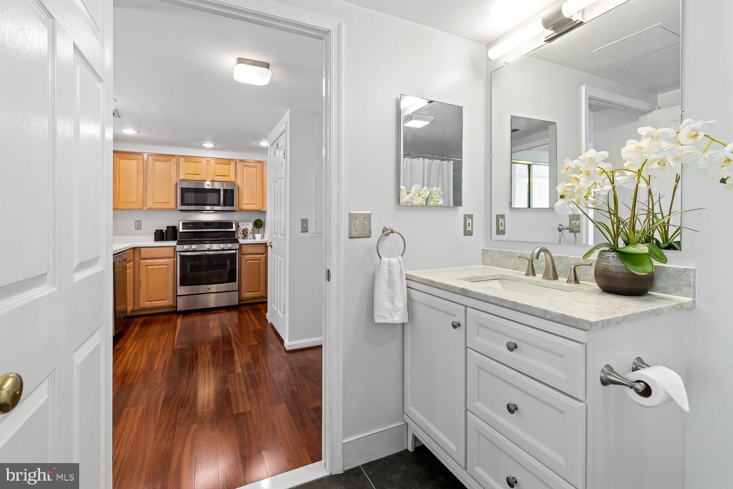 LEXINGTON SQUARE - Residential Lease