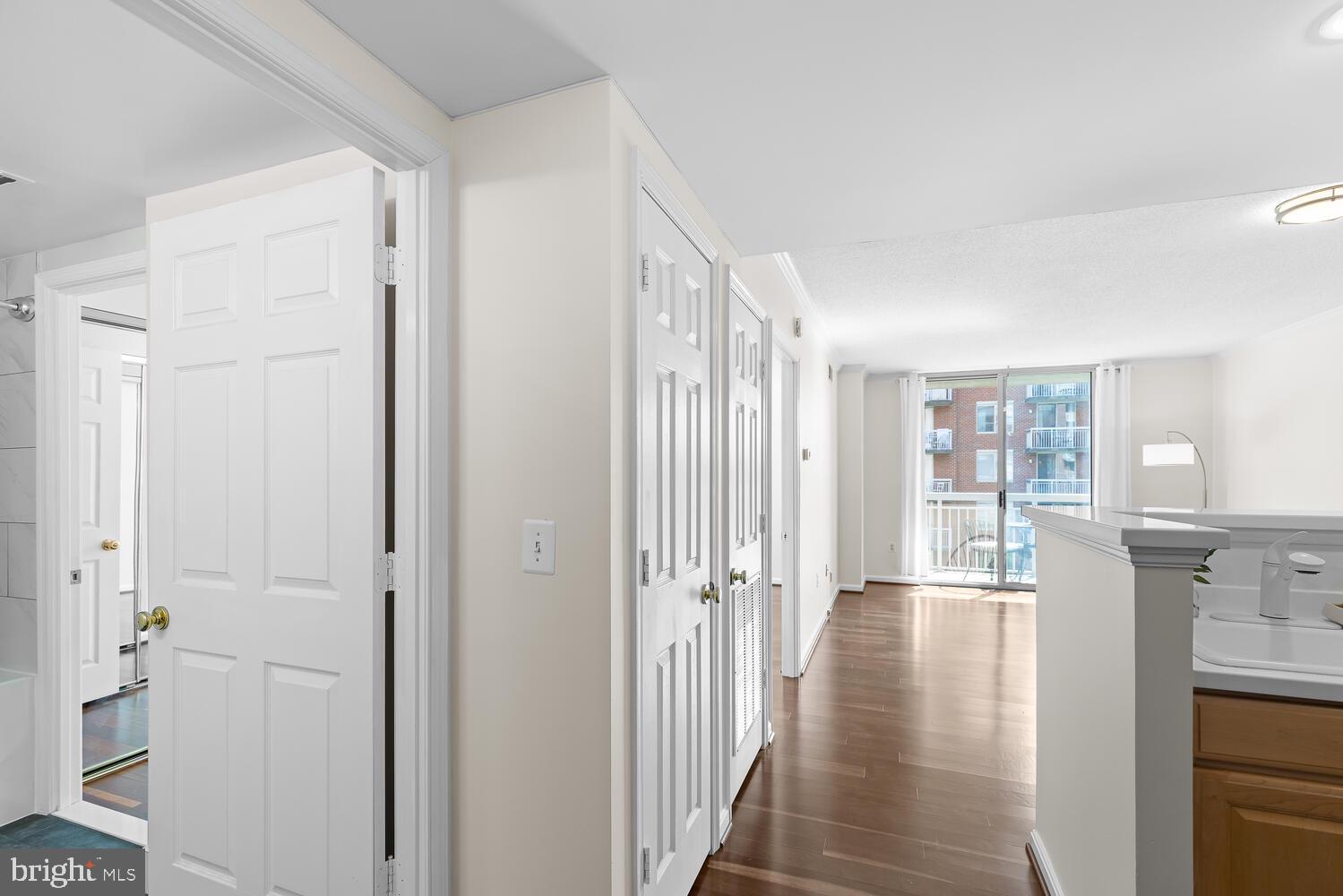 LEXINGTON SQUARE - Residential Lease