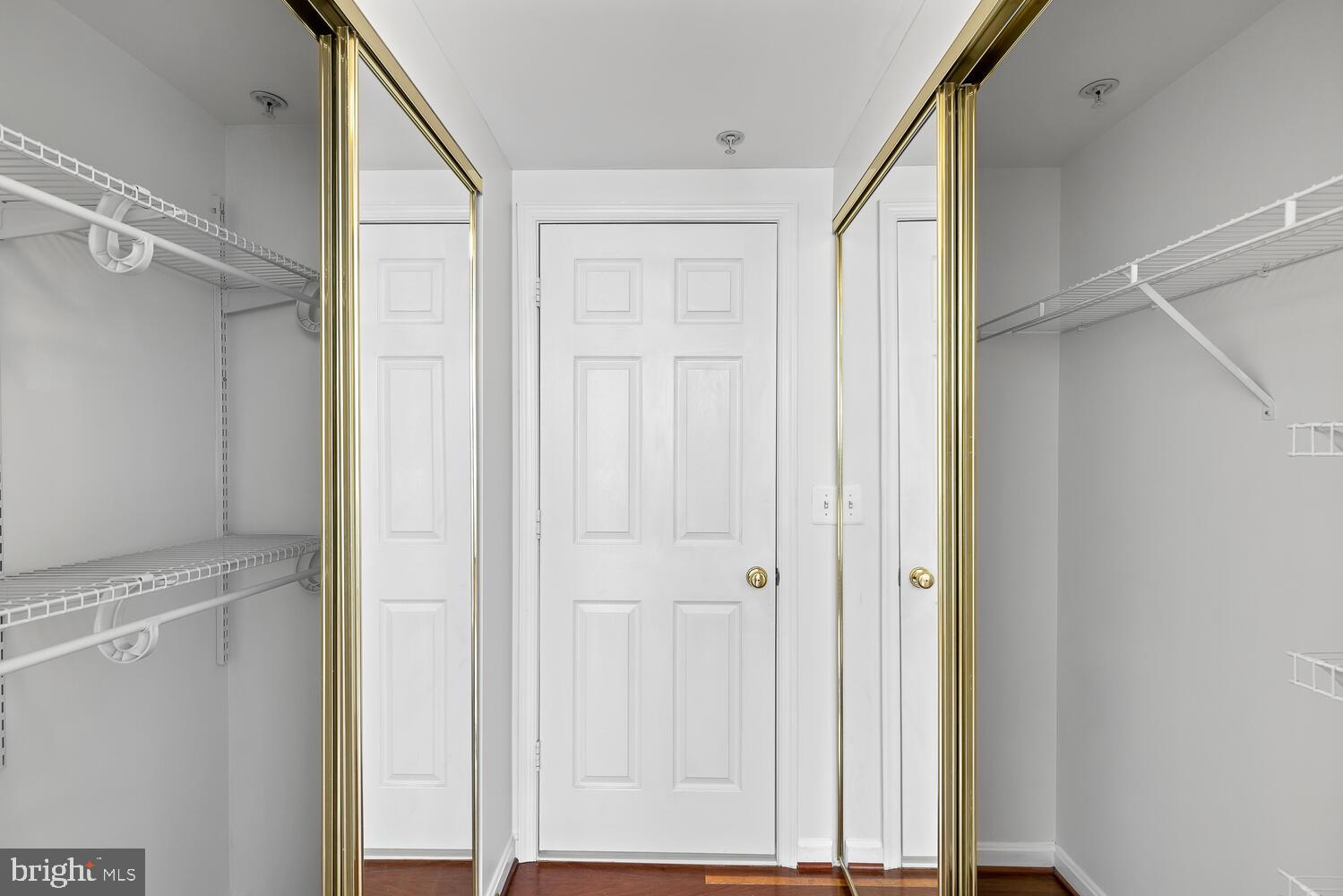 LEXINGTON SQUARE - Residential Lease