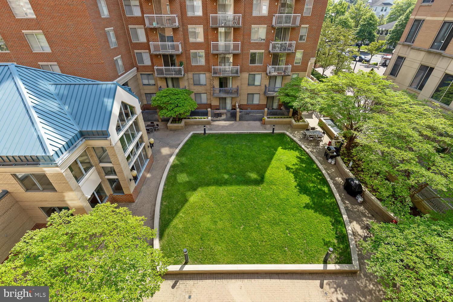 LEXINGTON SQUARE - Residential Lease