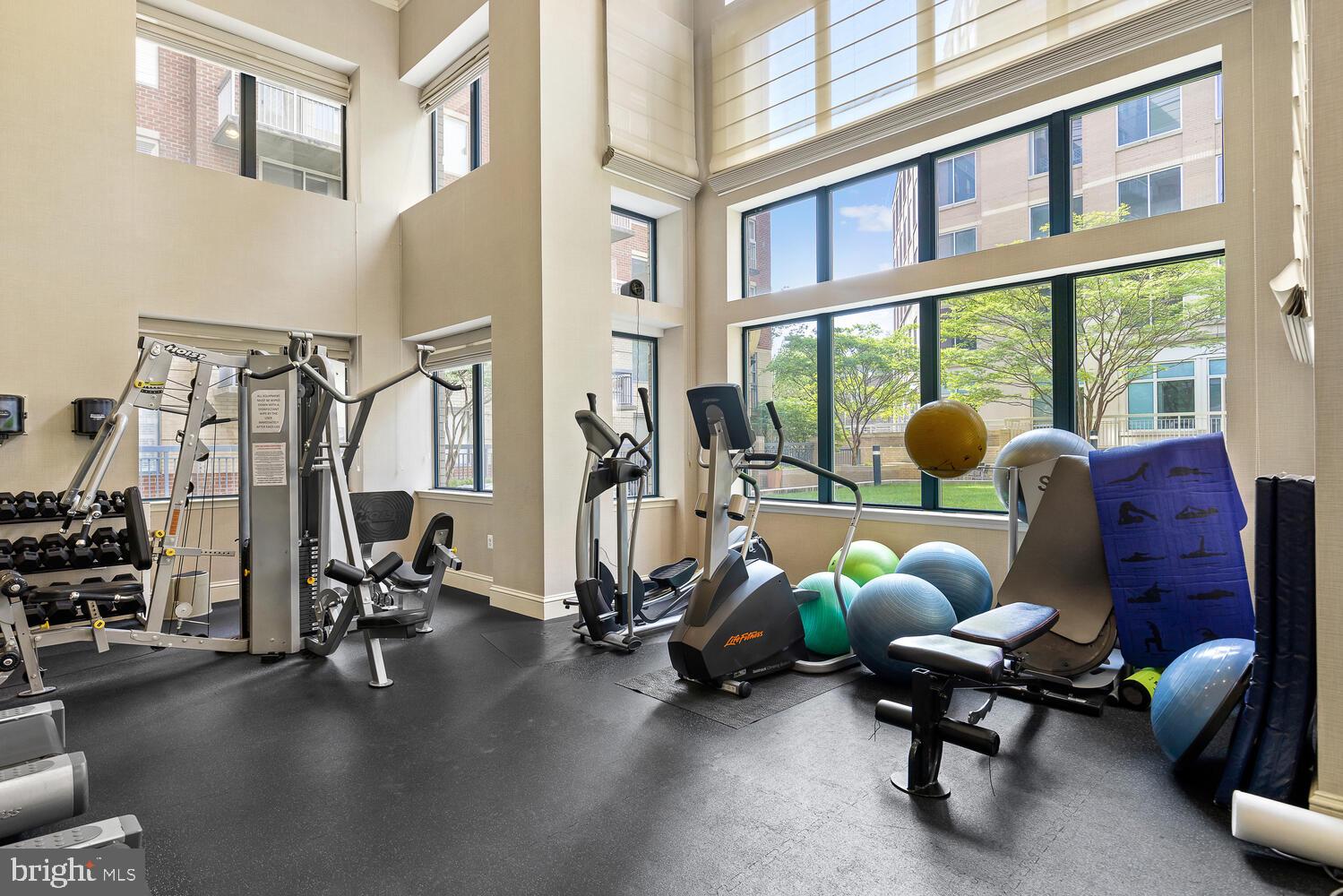 LEXINGTON SQUARE - Residential Lease