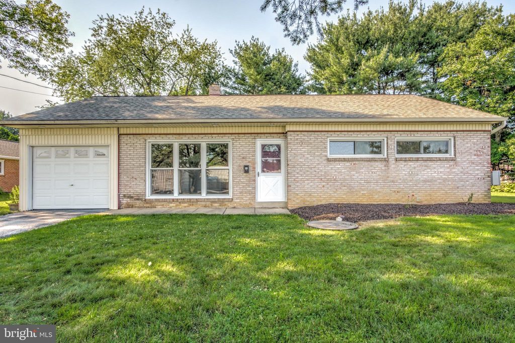 Photo of 11 ROSE AVE, LEOLA, PA 17540 (MLS # PALA2037714)