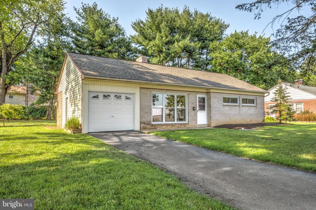 Photo of 11 ROSE AVE, LEOLA, PA 17540 (MLS # PALA2037714)